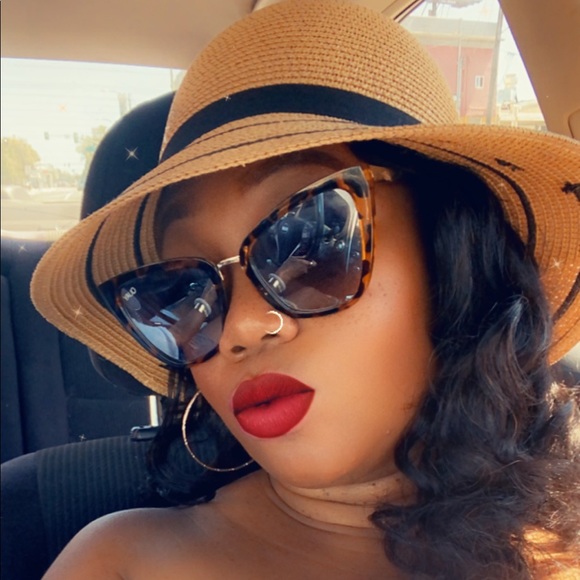 Meet your Posher, Dee dee - Picture 1 of 1